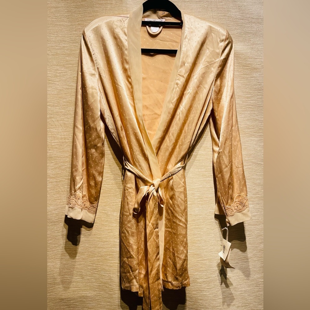 New with tag robe. Small/medium.